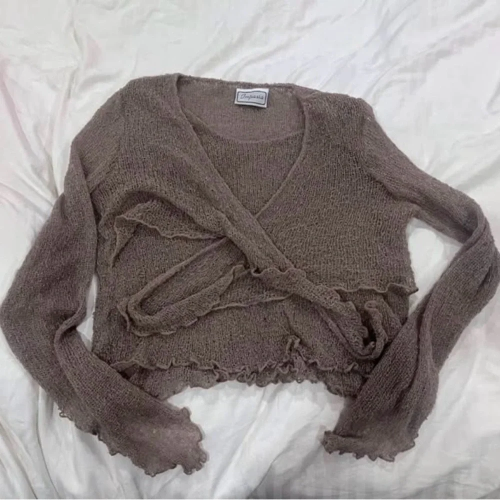 beige brown top in crochet with ruffles - Picture 3 of 5